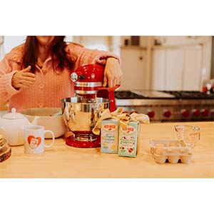 Free Red Rose Holiday Baking Set