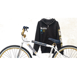 Free Modelo Hoodie